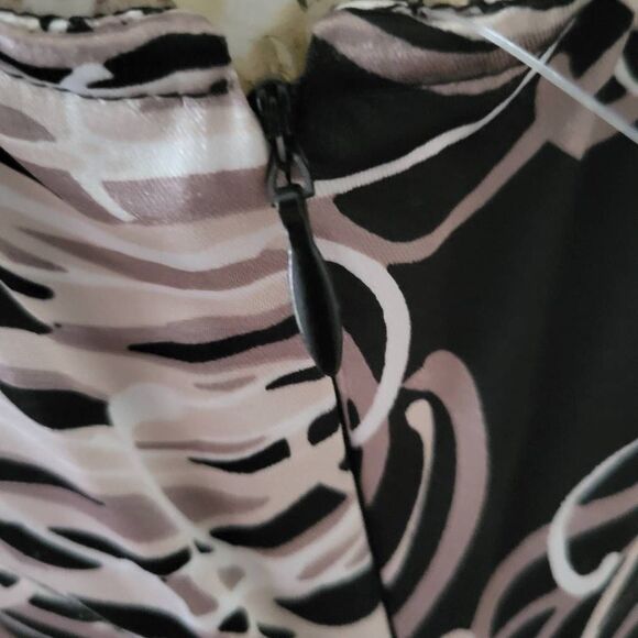 Maggie London NEW Neutral Black & White Tight Hugging Ruffled Top V Neck Dress - Picture 9 of 12